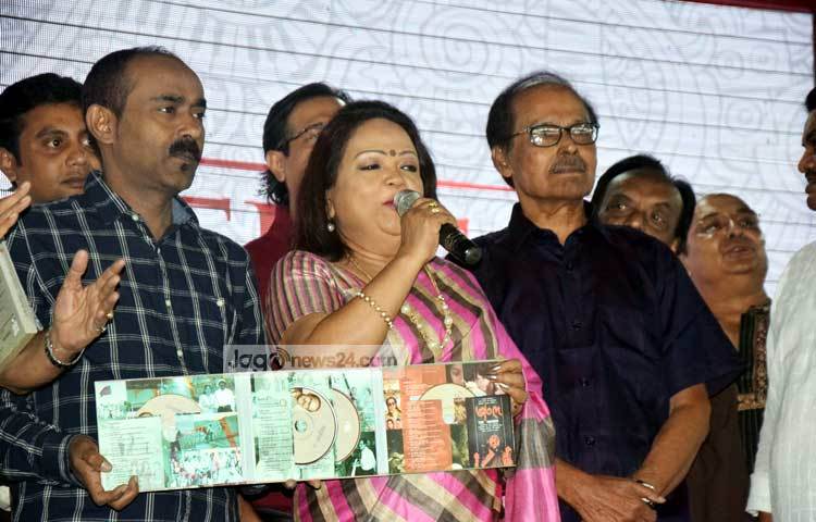 &lsquo;দ্য লিজেন্ড : সৈয়দ আব্দুল হাদী&rsquo; সংকলনটি প্রকাশ করেছে প্রযোজনা প্রতিষ্ঠান বাংলা ঢোল। ছবি : মাহবুব আলম।