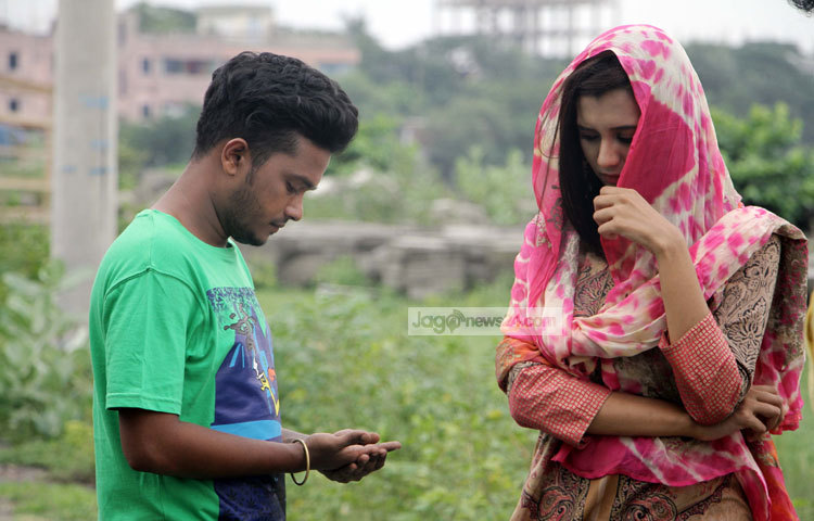 &lsquo;যা কিছু ঘটে&rsquo; ধারাবাহিক নাটকটিতে অভিনয় সালমান মুক্তাদির, সৌমিক, অ্যালেন শুভ্র, সাবিলা নূর, সাফা কবির, রানী প্রমুখ। আলোকচিত্রী : মাহবুব আলম।