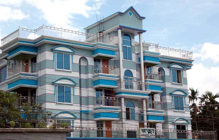 রাজবাড়ীর সাধনা সিনেমা হলের সামনে রত্না কমিউনিটি সেন্টার। ছবি : রবিউল ইসলাম পলাশ।&nbsp;&nbsp;