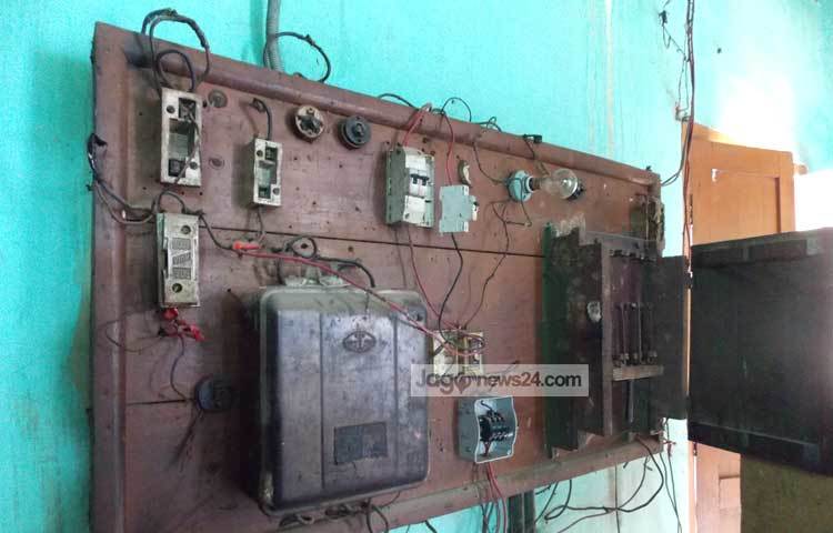 সাধনা সিনেমা হলের বৈদ্যুতিক কন্ট্রোল বোর্ড।