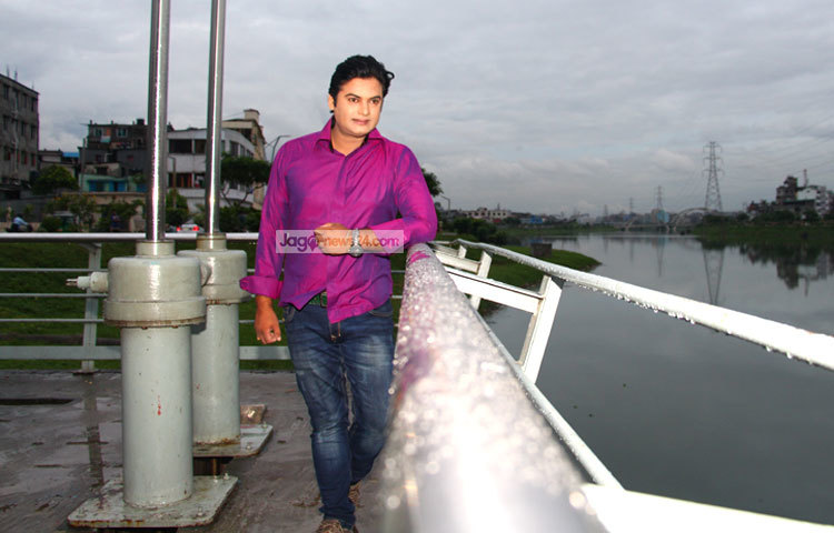 তারপর নায়ক ও নায়িকা হিসেবে সাগর শম্পা দুজনেই অডিশনে টিকে গেলন। এই প্রতিযোগিতার সূত্র ধরে রোজ রোজ দুজনের দেখা হয়। দেখা না হলে মুঠোফোনে কথা হয়। ছবি : এসডি প্রিন্স।