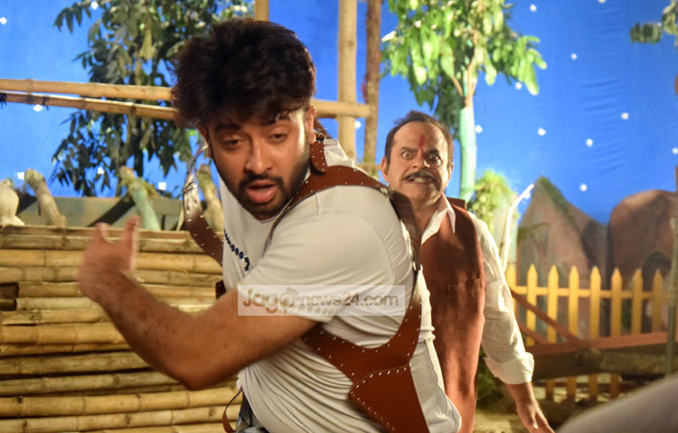 ঢাকাই চলচ্চিত্রের জনপ্রিয় নায়ক শাকিব খান &lsquo;বসগিরি&rsquo; ছবির মারামারির দৃশ্যে অংশ নিয়েছেন। এফডিসি থেকে এদৃশ্য ধারণ করেছেন মাহবুব আলম।