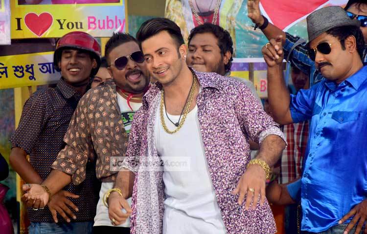 &lsquo;বসগিরি&rsquo; ছবিতে বেশ কয়েকটি রোমান্টিক গান থাকছে। গানগুলোতে দেশের খ্যাতিমান সংগীতশিল্পীরা কণ্ঠ দিচ্ছেন। আলোকচিত্রী : মাহবুব আলম।