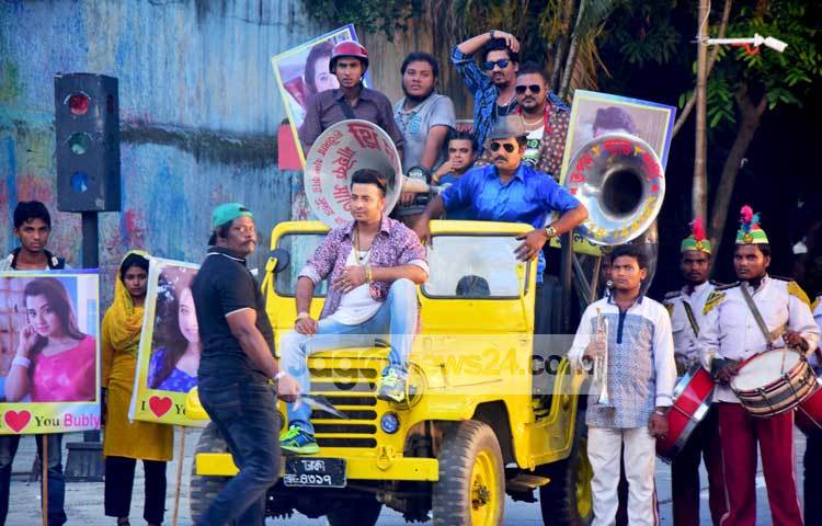 &lsquo;বসগিরি&rsquo; ছবি গল্প সামাজিক অ্যাকশনধর্মী বিষয়বস্তু নিয়ে গড়ে উঠেছে। প্রতিবন্ধীদের জন্য গড়া স্নেহপল্লীকে ঘিরে ছবির গল্প এগিয়েছে। আলোকচিত্রী : মাহবুব আলম।