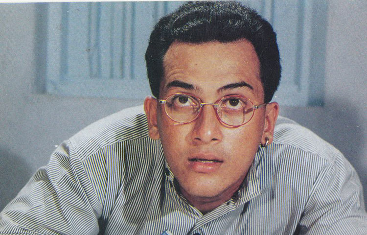 সালমান শাহের ভালোবাসায় আজও ডুবে আছেন তার ভক্তকুল।