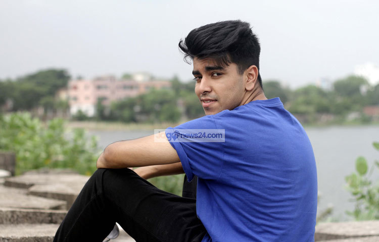 সালমান মুক্তাদিরের লেখা-পড়া নিয়ে মজার মজার ঘটনা রয়েছে। তার স্কুলের দশটা শ্রেণি টপকাতে ১২টি স্কুল পাড়ি দিতে হয়েছে। ছবি : মাহবুব আলম।