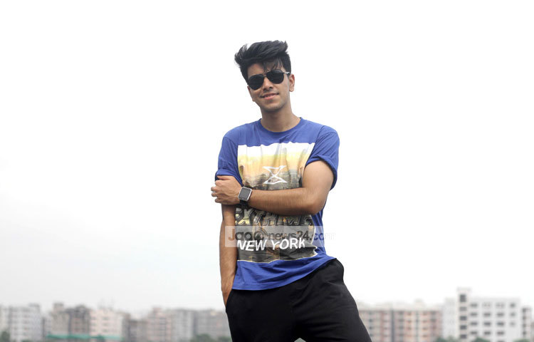 সালমান শুধু অভিনয়ের মধ্যে সীমাবদ্ধ নন। ধীরে ধীরে হাত পাকাচ্ছেন নির্মাণেও। ১২টি বিজ্ঞাপনচিত্র বানিয়েছেন। যা অনলাইনে বিভিন্ন পণ্যের প্রচারণায় ব্যবহার করা হচ্ছে। ছবি : মাহবুব আলম।