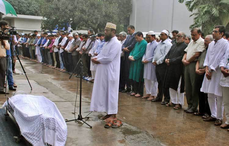 সদ্যপ্রয়াত সব্যসাচী লেখক সৈয়দ শামসুল হকের প্রথম জানাজা রাজধানীর তেজগাঁওয়ে চ্যানেল আই প্রাঙ্গণে অনুষ্ঠিত হয়েছে। ছবি : চ্যানেল আই।