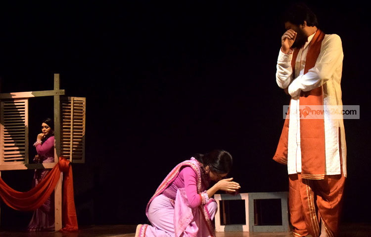 শেষের কবিতা নাটকের এটি ছিল ৩১তম মঞ্চায়ন। অনন্ত হীরার নাট্যরূপে নাটকটির নির্দেশনায় ছিলেন নূনা আফরোজ। ছবি : মাহবুব আলম।