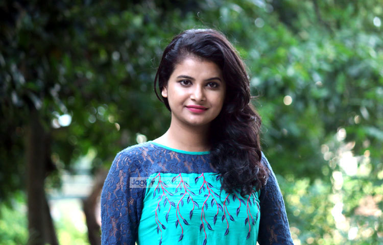 অভিনেত্রী শবনম ফারিয়ার রূপে সবাই মুগ্ধ। সেই সঙ্গে তার মিষ্টি হাসি এবং সাজানো গোছানো কথা সবার মন কেড়ে নেয়। ছবি : মাহবুব আলম।