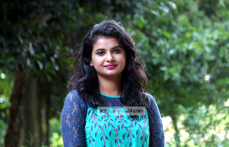 ফারিয়া সব সময় হাসি খুশি থাকতে পছন্দ করেন। তার কাছের মানুষদেরকেও আনন্দে রাখতে পছন্দ করেন। ছবি : মাহবুব আলম।