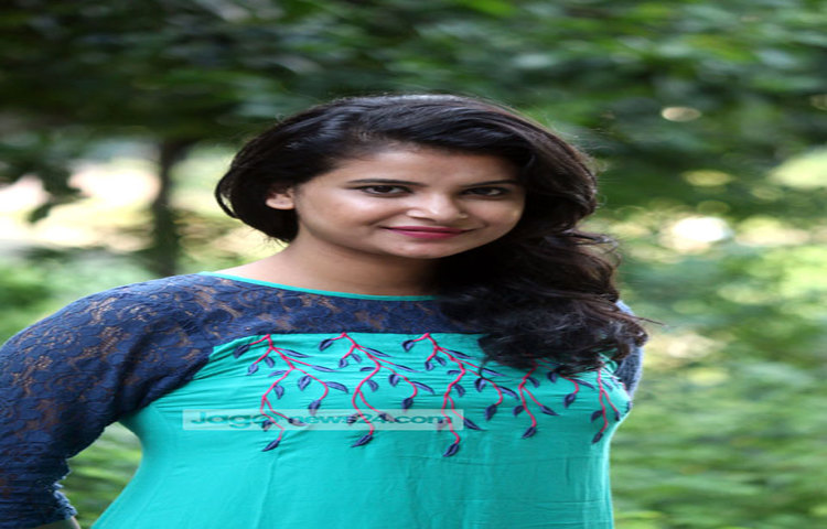 এই মুহূর্তে ফারিয়ার সব চিন্তা অভিনয়কে নিয়ে। নিজেকে আদর্শ অভিনেত্রী হিসেবে নিজেকে প্রতিষ্ঠিত করতে চান। ছবি : মাহবুব আলম।