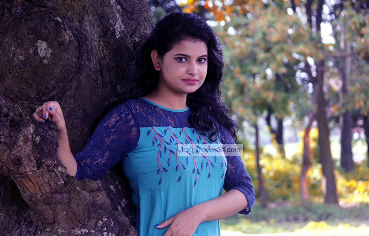 বিচিত্রধর্মী চরিত্রে অভিনয় করে ফারিয়া তার অভিনয় প্রতিভার স্বাক্ষর রাখতে চান। ছবি : মাহবুব আলম।