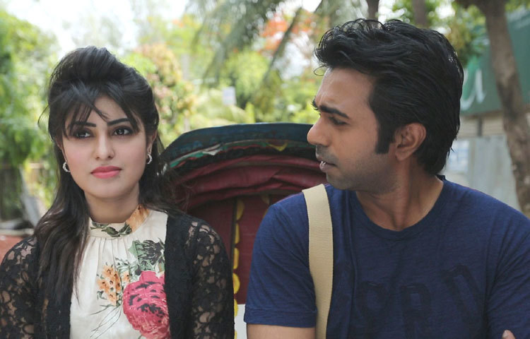 জনপ্রিয় অভিনেতা অপূর্ব এবং অভিনেত্রী শখ জুটিবদ্ধ হয়ে বেশ কিছু খণ্ডনাটক ও টেলিছবি উপহার দিয়েছেন। সম্প্রতি &lsquo;কাঠ গোলাপের সৌরভ&rsquo; টেলিছবির শুটিং স্পট থেকে এ জুটিকে ক্যামেরান্দি করা হয়েছে।