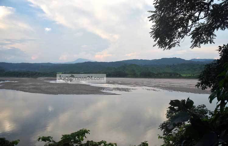 সোমেশ্বরী নদীর নেত্রকোনা জেলা দিয়ে প্রবাহিত হয়েছে। ছবি : মাহবুব আলম।