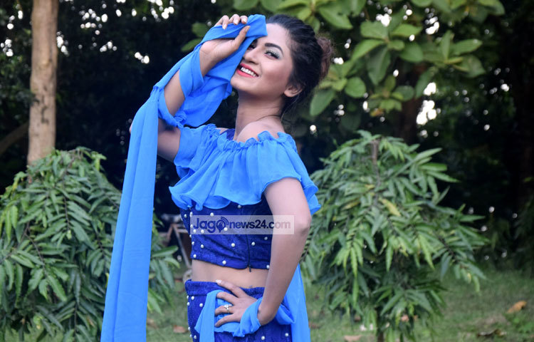 বিজ্ঞাপনের মডেলিংয়ের মধ্য দিয়ে স্পর্শিয়া মিডিয়াতে যাত্রা শুরু করেন। এখন তিনি অভিনয়েও সফলতা অর্জন করেছন। ছবি : মাহবুব আলম।