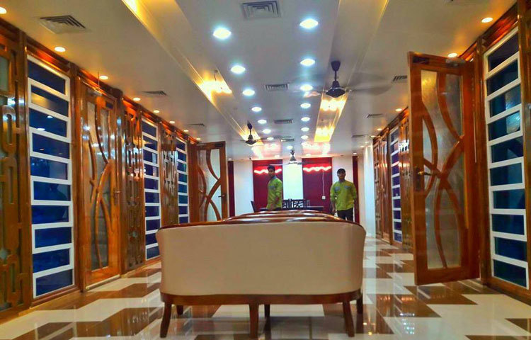 এরই মধ্যে সুন্দরবন-১০ লঞ্চটি বেশ জনপ্রিয় হয়ে উঠেছে। ভ্রমণে আরাম প্রিয় যাত্রীদের কাছে এই লঞ্চের নাম মুখে মুখে।