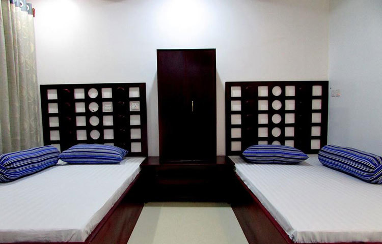 সুন্দরবন-১০ লঞ্চের প্রতিটি কেবিন যেন প্রাসাদের কক্ষ। দেখলেই যে কারো মন জুড়িয়ে যাবে।