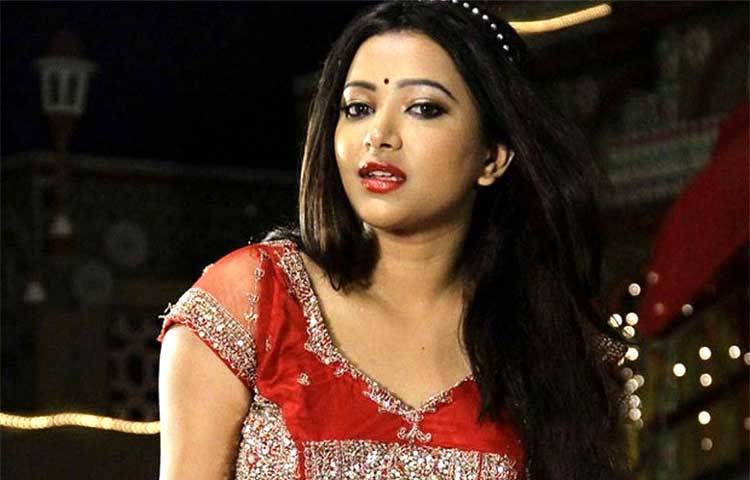 শ্বেতা ২০০২ সালে চলচ্চিত্রে পর্দাপণ করে ১৫টিরও বেশি ছবিতে অভিনয় করেছেন। অনবদ্য অভিনয়ের জন্য তিনি ভারতের কয়েকটি জাতীয় পুরস্কারও লাভ করেছেন।