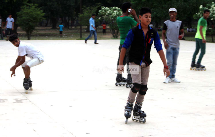 ঢাকা, চট্টগ্রাম, দিনাজপুর, খুলনাসহ বিভিন্ন শহরে স্কেটিং খেলা ক্লাবের মাধ্যমে ও ব্যক্তিগতভাবে চলছে।