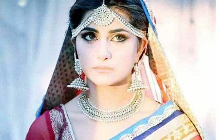 সোহাই আবরো : আবরো পাকিস্তানের ছোটপর্দা ও চলচ্চিত্রে দাপটের সঙ্গে অভিনয় করছেন।