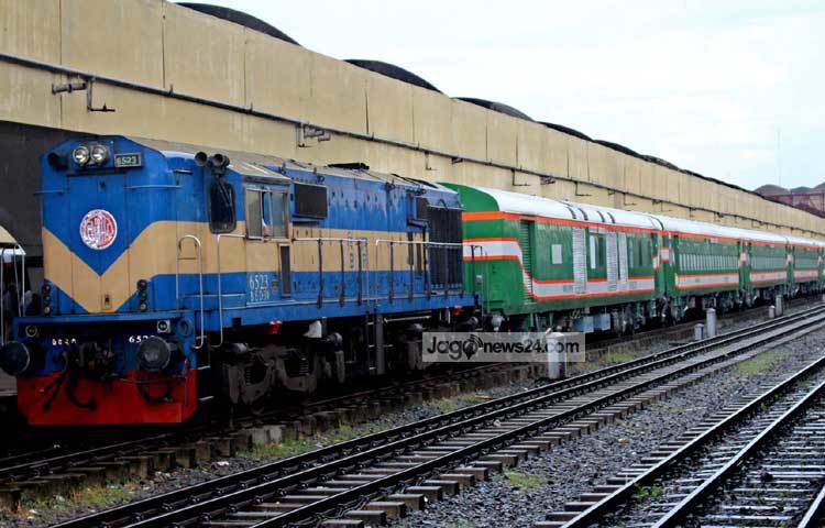 আগামীকাল (২৬ জুন) সকাল ৭টায় ট্রেনটি বাণিজ্যিকভাবে যাত্রী নিয়ে চট্টগ্রাম থেকে ঢাকার উদ্দেশে রওনা দেবে। ছবি : বিপ্লব দিক্ষিৎ।