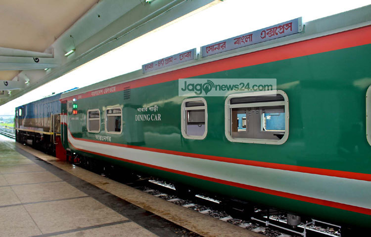 প্রতিদিন সকাল ৭টায় ঢাকা থেকে ছেড়ে কোনো যাত্রাবিরতি না করে ট্রেনটি চট্টগ্রাম পৌঁছাবে দুপুর ১২টা ৪০ মিনিটে। ছবি : বিপ্লব দিক্ষিৎ।