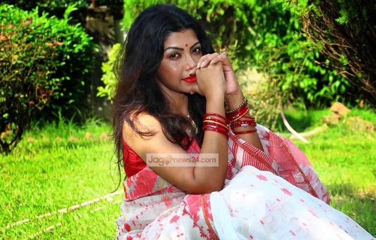 দেশ নাটক-এর সঙ্গে যুক্ত থেকে &lsquo;বিরসাকাব্য&rsquo;, &lsquo;নিত্যপুরাণ&rsquo;, &lsquo;জনমে জন্মান্তর&rsquo;সহ বেশ কিছু মঞ্চ নাটক অভিনয় করেছেন। ছবি : এসডি প্রিন্স।