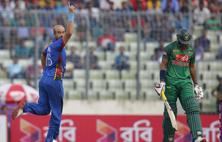 আজও রানে ফিরতে পারলেন না সৌম্য সরকার। মিরওয়াইজ আশ্রাফের বলে ফিরে যাচ্ছেন তিনি।