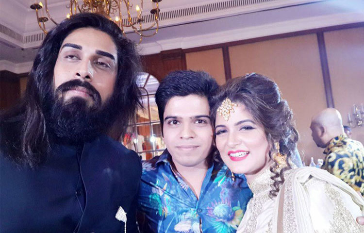 এ বাগদানে শ্রাবন্তীর পরিবারের পাশাপাশি কৃষণের পরিবারও অত্যন্ত খুশি। কৃষণ বলেন, জীবনের সব সিদ্ধান্তেই তার পাশে থেকেছেন তার পরিবার। ছবি : ফেসবুক।