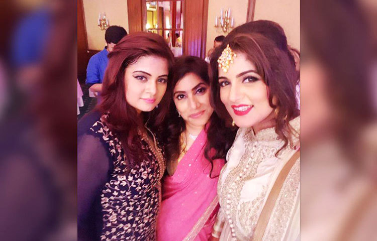 শ্রাবন্তী ও কৃষণের বাগদানে তাদের প্রিয়জনেরা ভীষণ খুশি। সেই সঙ্গে তাদের ফ্যানরাও অনেক উচ্ছ্বসিত। ছবি : ফেসবুক।