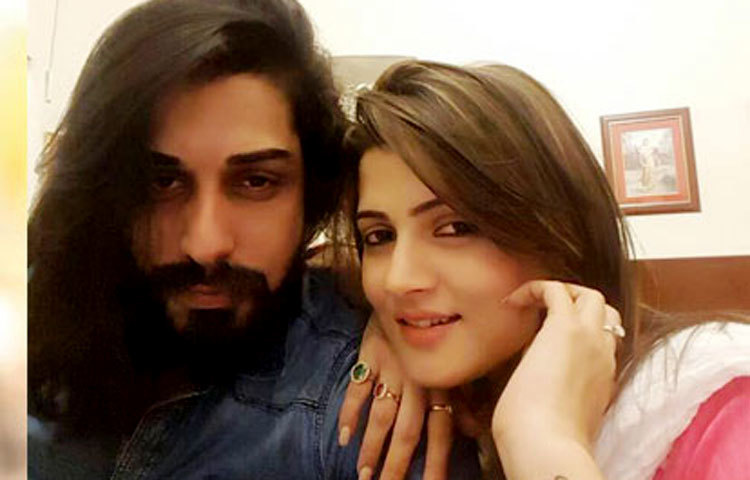 হবু বরের সঙ্গে নিজস্ব ফেসবুকে এই ছবিটি পোস্ট করেছেন শ্রাবন্তী।