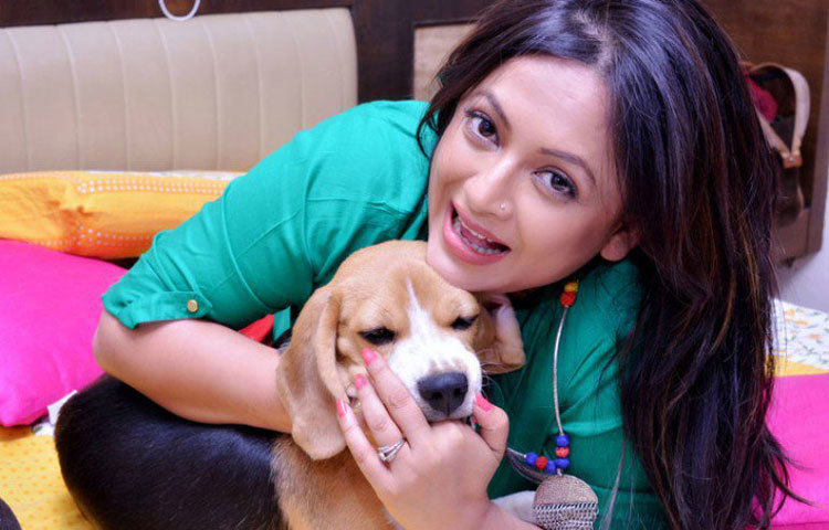 সম্প্রতি সময়ে তিনি আবারও সমালোচিত হয়েছেন। এক সাক্ষাৎকারে বলেন &lsquo;আমার একসঙ্গে চার-পাঁচ জন পুরুষ দরকার&rsquo;। এ কথা বলায় দুই বাংলা তুমুল সমালোচিত হচ্ছেন শ্রীলেখা।