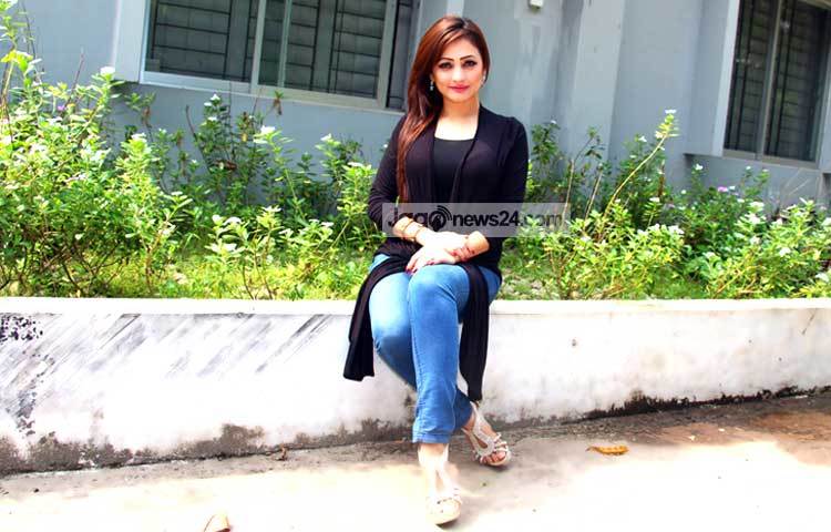 ক্যারিয়ারের শুরু থেকেই সুজানা বিনোদনের রঙিন ভুবনের বাসিন্দা হয়ে আছেন। নিত্য নতুন চরিত্রে অভিনয় করে দর্শকদের আনন্দ দিয়ে যাচ্ছেন। ছবি : এসডি প্রিন্স।