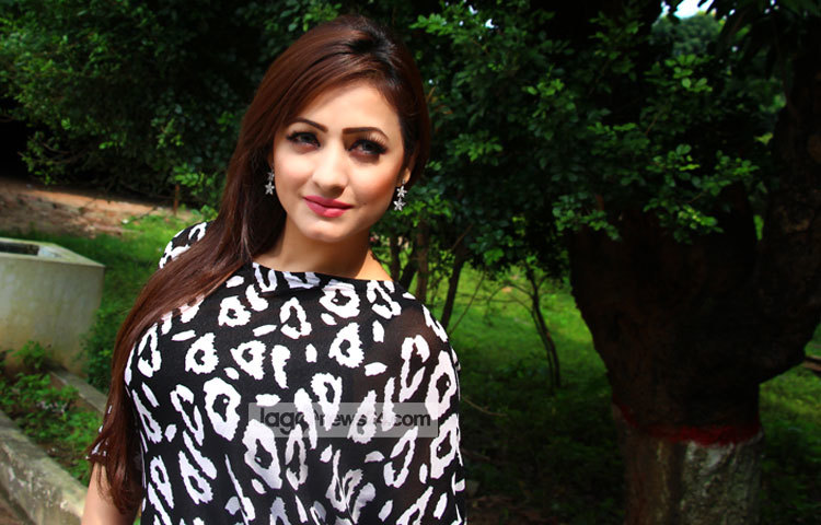 শোবিজ ভুবনের কাজ করার পাশাপাশি সুজানা মানব সেবায় নিজেকে নিয়োজিত রেখেছেন। বিশেষ করে তিনি অবসর পেলেই প্রতিবন্ধী শিশুদের জীবনমান উন্নয়নে নানামুখী কাজ করছেন। ছবি : এসডি প্রিন্স।