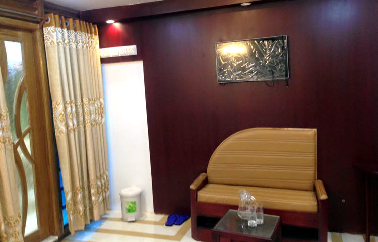 লঞ্চের প্রতিটি কেবিনে দৃষ্টিনন্দন আসবাবপত্র দিয়ে সাজানো হয়েছে। যা রুচিশীল যাত্রীদের জন্য লঞ্চযাত্রায় বাড়তি আনন্দ দেবে।