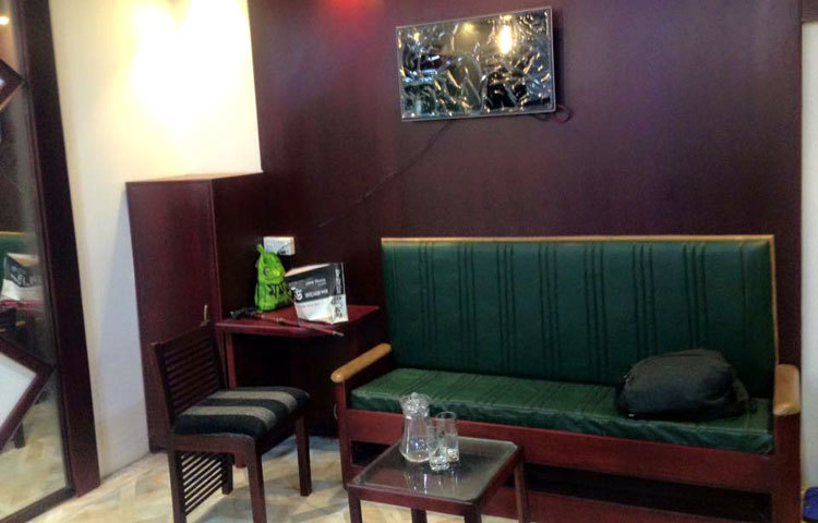 অতিথির উষ্ণ অর্ভ্যথনায় যাত্রীদের সাদর আমন্ত্রণ জানাচ্ছে সুন্দরবন লঞ্চ কর্তৃপক্ষ।