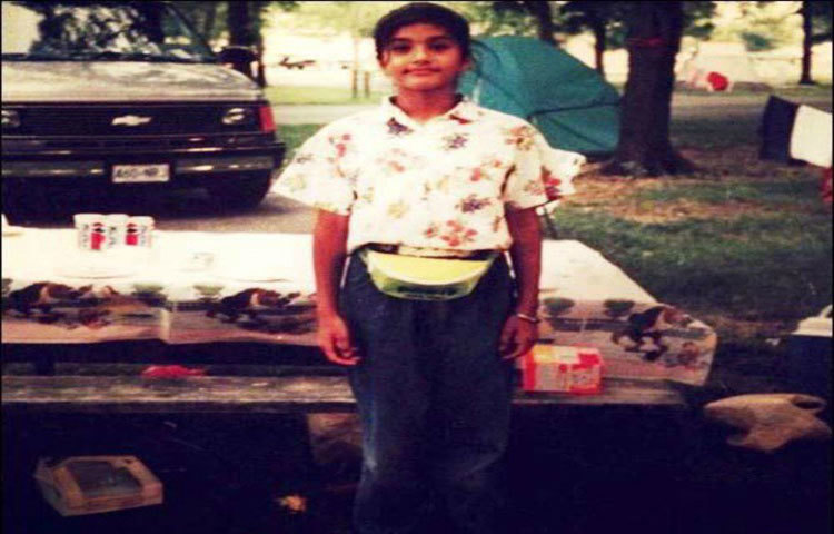 সানি লিওনের কিশোরীবেলার ছবি। এবয়সে সানি সব সময় দুরন্তপনায় মেতে থাকতেন।