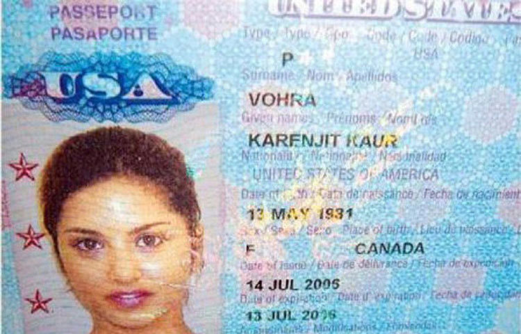 সানি লিওনের পাসপোর্ট। এ পাসপোর্টে লেখা রয়েছে সানির আসল নাম &lsquo;করণজিৎ কৌর বোহরা&rsquo;।