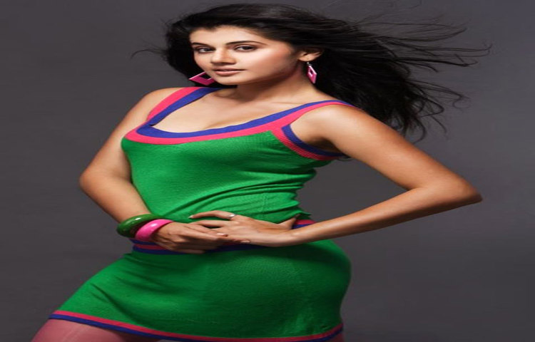 পাঁচ ফুট সাত ইঞ্চি উচ্চতার তাপসী দক্ষিণী চলচ্চিত্রের তরুণ দর্শকদের হৃদয়ে স্বপ্নের নায়িকার স্থান দখল করেছেন।