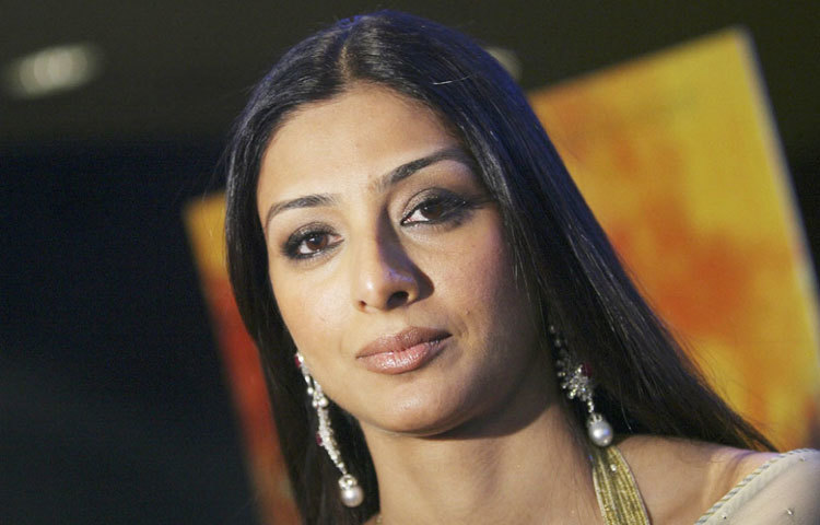 টাবু : পদ্মশ্রী প্রাপ্ত এই অভিনেত্রী বলিউডের অন্যতম সেরা। কিন্তু ৪৪ বছর বয়সে এসেও তিনি অবিবাহিত। এমন কী তাকে কখনো প্রেম করার কথাও শোনা যায়নি।