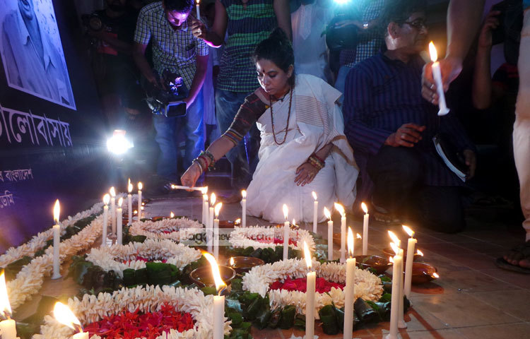 গভীর শ্রদ্ধা ও ভালোবাসায় স্মরণ করা হচ্ছে তারেক মাসুদ ও মিশুক মুনিরকে। ছবি : মাহবুব আলম।