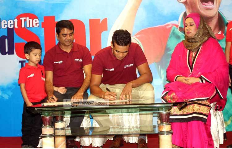 স্পিড স্টার খ্যাত ক্রিকেট তারকা তাসকিন মাই ওয়ানের ব্র্যান্ড অ্যাম্বাসেডর হয়েছেন। ছবি : বিপ্লব দিক্ষিৎ।