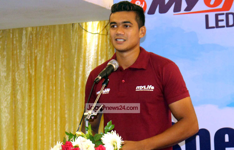 মাই ওয়ানের ব্র্যান্ড অ্যাম্বাসেডর চুক্তিস্বাক্ষর অনুষ্ঠানে বক্তব্য রাখাছেন তাসকিন। ছবি : বিপ্লব দিক্ষিৎ।