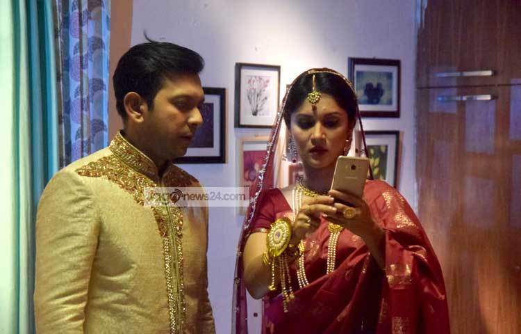 জনপ্রিয় অভিনেতা, সংগীতশিল্পী তাহসান ও অভিনেত্রী জুটি বেঁধে আরো একটি নাটকে অভিনয় করলেন। নাটকটির নাম &lsquo;মিস্টার এন্ড মিসেস&rsquo;। ছবি : মাহবুব আলম।