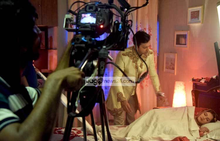 নাটকের গল্পে দেখা যাবে, তাহসান-মিথিলা দু&rsquo;জন-দু&rsquo;জনাকে পছন্দ করেন। সেই পছন্দ ভালোবাসায় পরিণত হয়। ছবি : মাহবুব আলম।