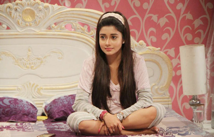 টিনা দত্ত : সিরিয়ালের পর্ব প্রতি চল্লিশ হাজার টাকা নিয়ে থাকেন এই অভিনেত্রী।