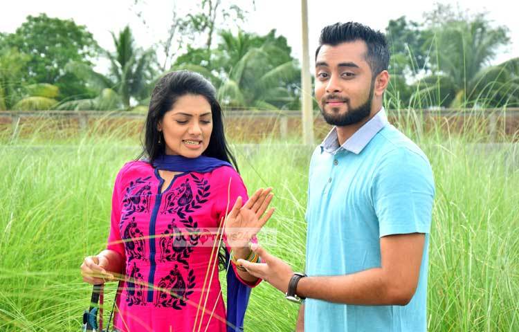 &lsquo;রূপকথা&rsquo; নাটকে এরকমের খুনসুটিতে মেতে থাকতে তিশা ও হৃদয় খানকে দেখা যাবে। ছবি : মাহবুব আলম।