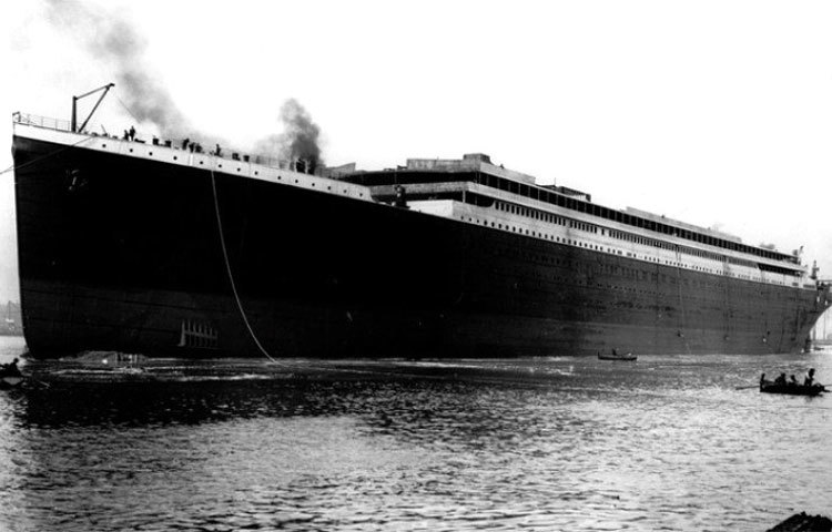 বিজ্ঞানীরা বলছেন, টাইটানিকের যাত্রার ঠিক মাস দুয়েক আগে পূর্ণ চাঁদের টানে আটলান্টিক মহাসাগরে প্রবল জোয়ার এসেছিল।