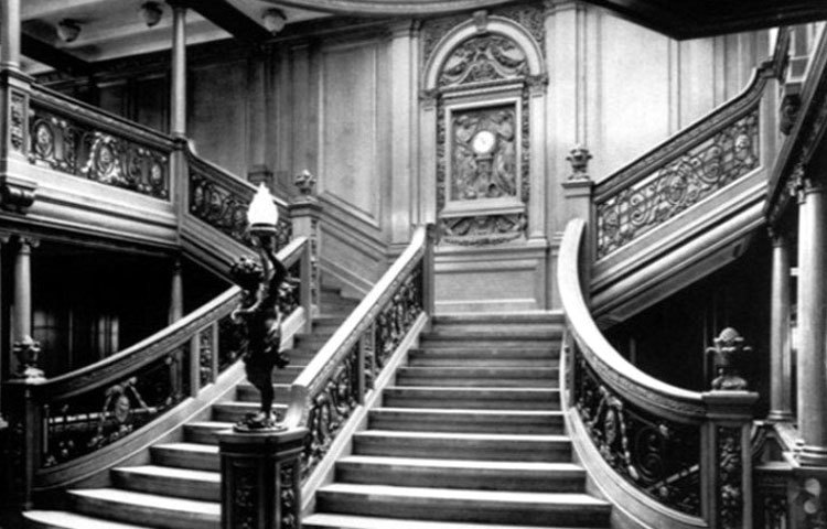 কাকতালীয়ভাবে, টাইটানিকের যাত্রার ঠিক ১৪ বছর আগে মর্গ্যান রবার্টসনের বই &lsquo;ফিউটিলিটি&rsquo;তে এ রকমই একটি বিশাল জাহাজের গল্প ছিল। জাহাজের পরিণতিও লেখা ছিল সেই বইটিতে।